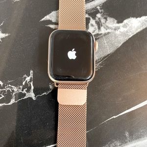 Apple 5 Series 40MM Rose Gold Aluminum GPS and Cellular Model